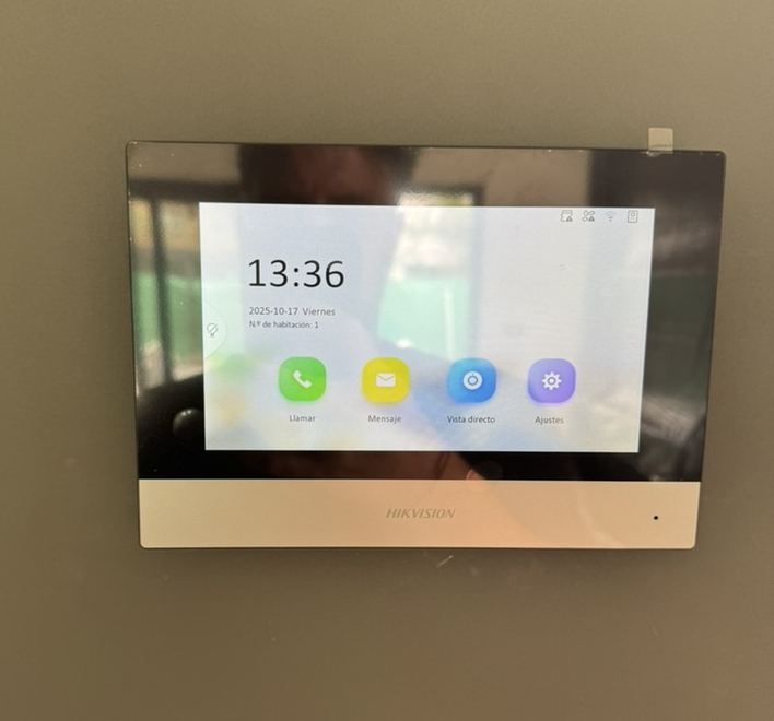 Monitor interior del videoportero IP Hikvision