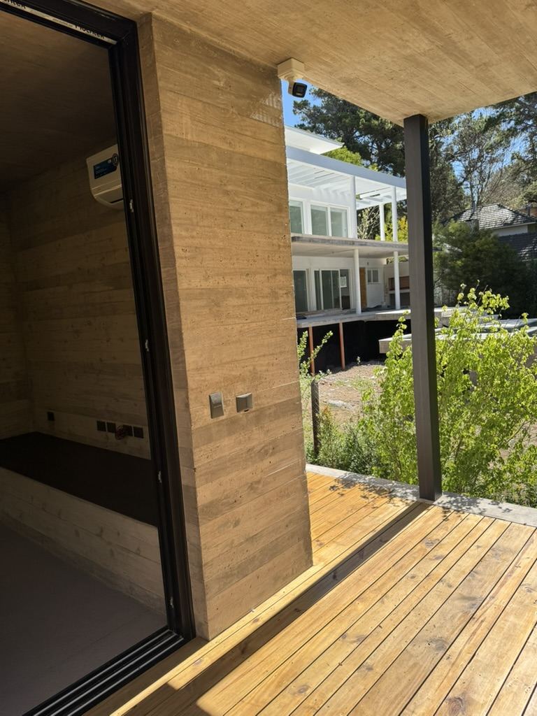 Cámara en la galería, controla el deck y el acceso