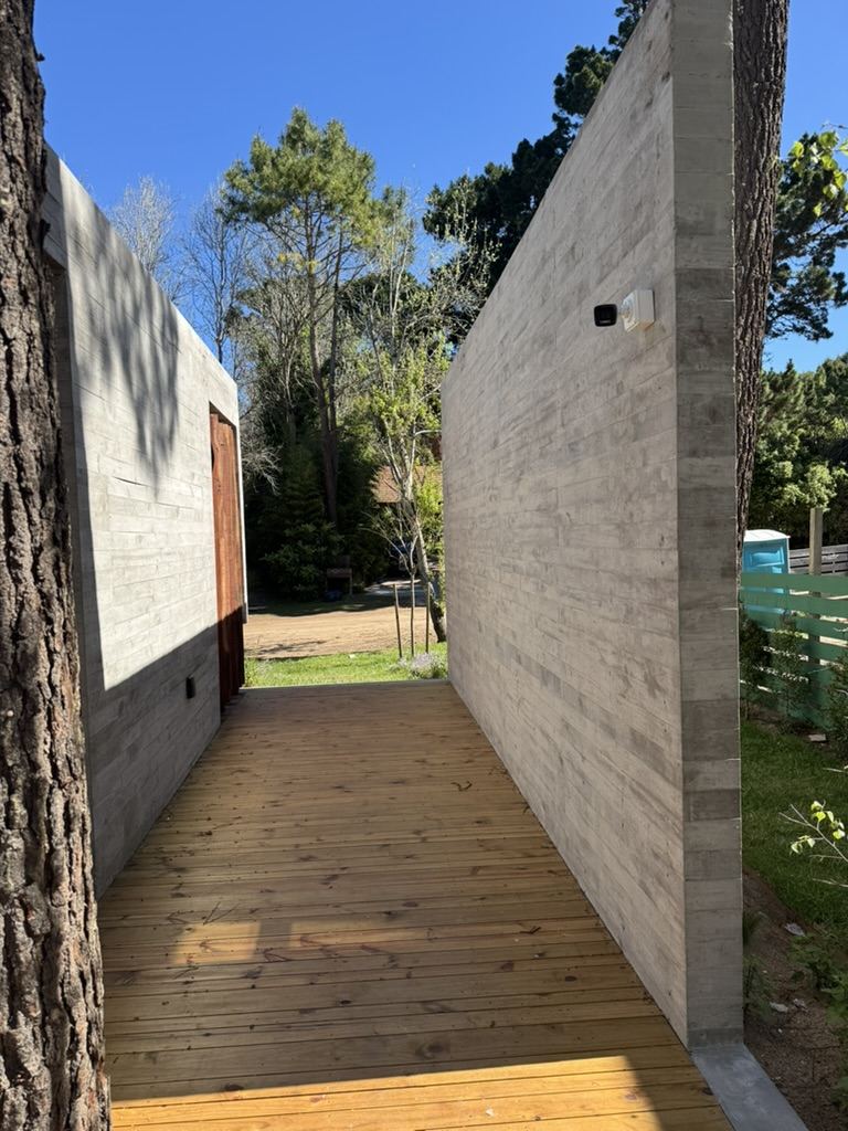 Cámara en el pasillo de ingreso